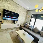 Studio Nouveaux, Bien Situe